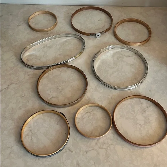 Vintage | Embroidery Hoop Bundle  of 4 complete hoops plus for incomplete hoops - Picture 2 of 7